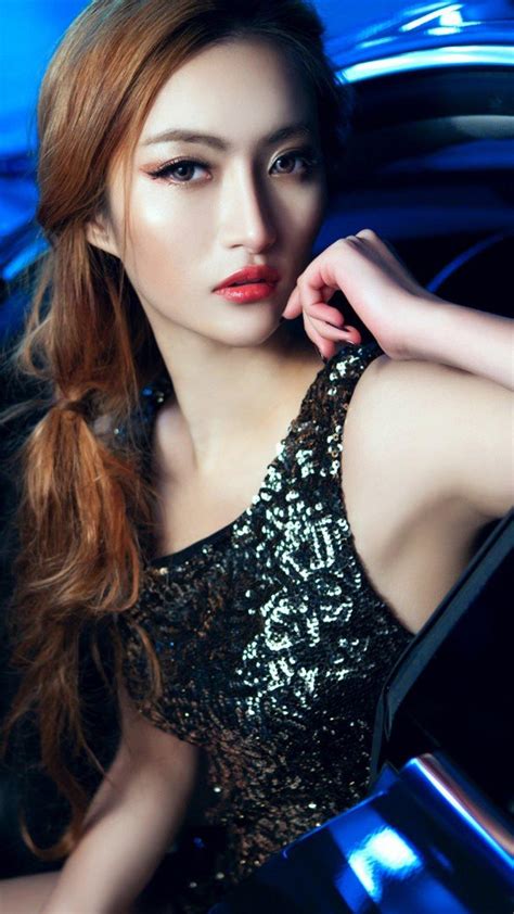 翟晓川今天参加阅兵仪式戴北京青年榜样奖章和首钢劳动模范奖章